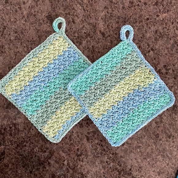 2 Hand Crafted Crocheted Washcloths Dishcloths with Hanging Loop - 100% Cotton - Picture 1 of 6